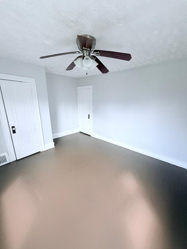 Building Photo - Spacious 4-Bedroom Single-Family Home with 2-Car Garage in Cleveland Heights