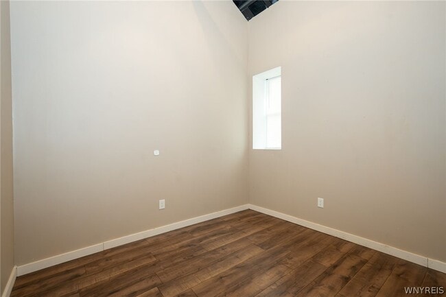 Building Photo - 2335 Main St