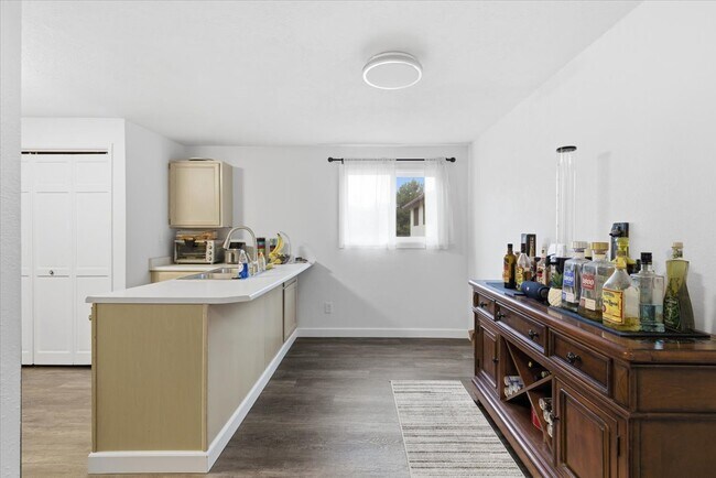 Building Photo - 401 Eastwood Dr