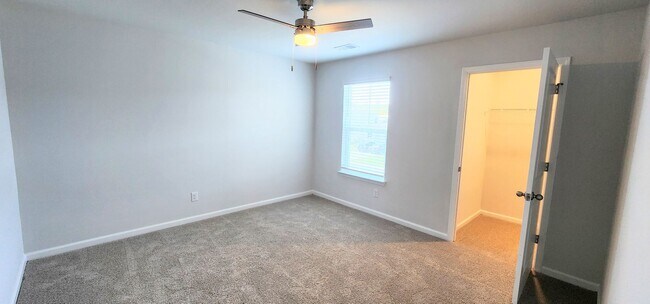 Building Photo - 932 Woodside Creek Ln