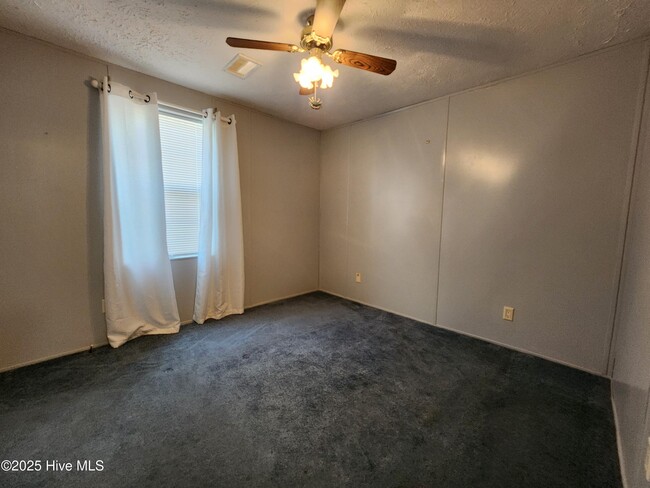 Building Photo - 508 Ocean Spray Dr