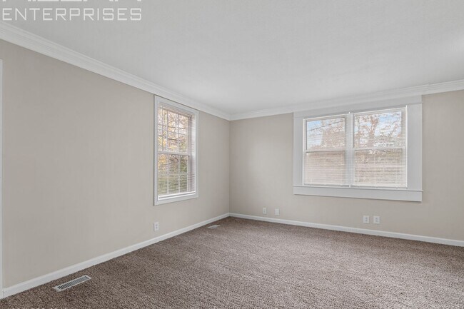 Building Photo - Charming 2-Bedroom Home on Quiet Valley View Circle - Enjoy Your First Month FREE with a 13-Month...