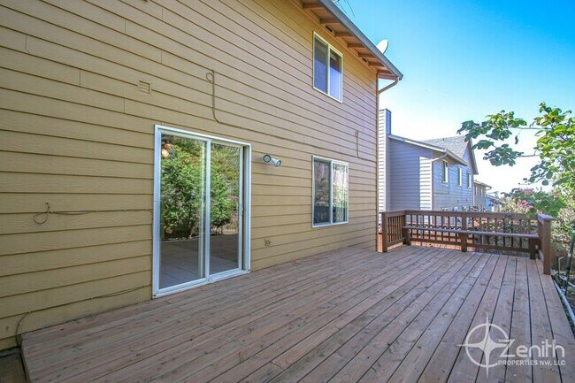 Building Photo - 3907 SE Sunrise Dr
