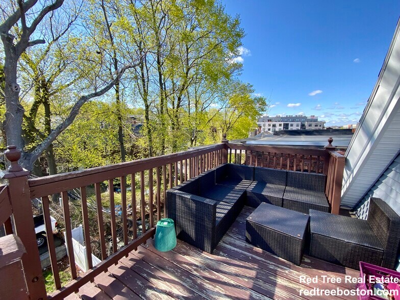 Building Photo - 3142 Washington St