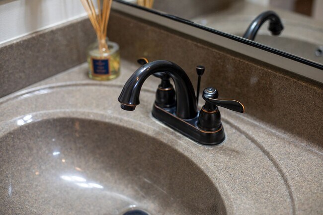 Building Photo - Fully Furnished, Short Term Rental, 1 Month Mimimum