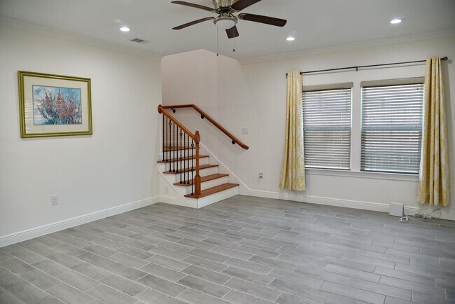 Building Photo - 5046 Van Fleet St