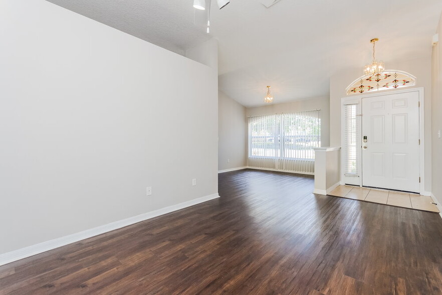 Building Photo - 640 Tranquility St