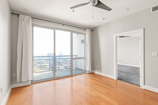Building Photo - 25th Floor Condo in the heart of Uptown!!