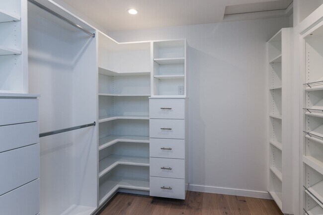 Building Photo - Beautiful First Neighborhood home!