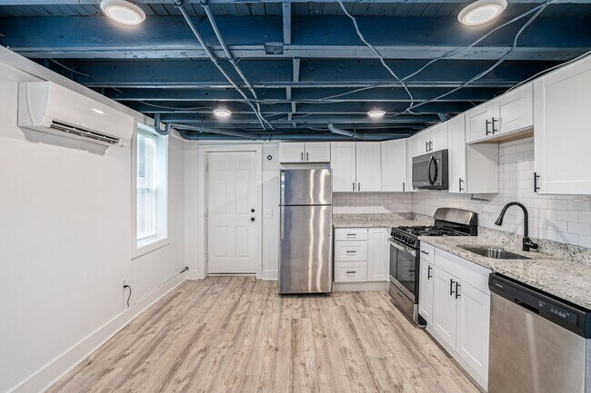 Building Photo - 4 Bedroom 3 Bath w/ Full Studio Basement