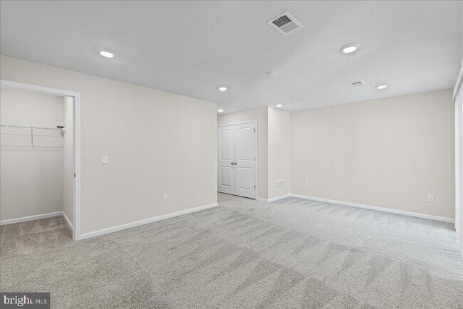 Building Photo - 9 Venice Ln