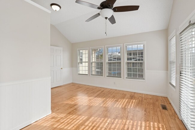 Building Photo - Beautiful 3 BR, 3BA Home-District 1 Schools, Walking Distance to Downtown Inman