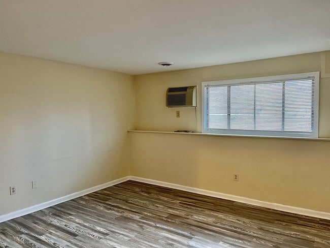 Building Photo - 225 Danforth St