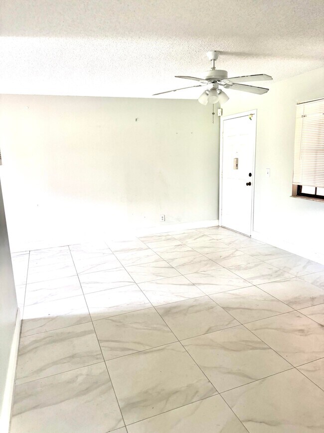 Building Photo - 4121 Oak Terrace Dr