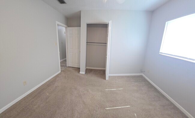Building Photo - 712 Newport Dr
