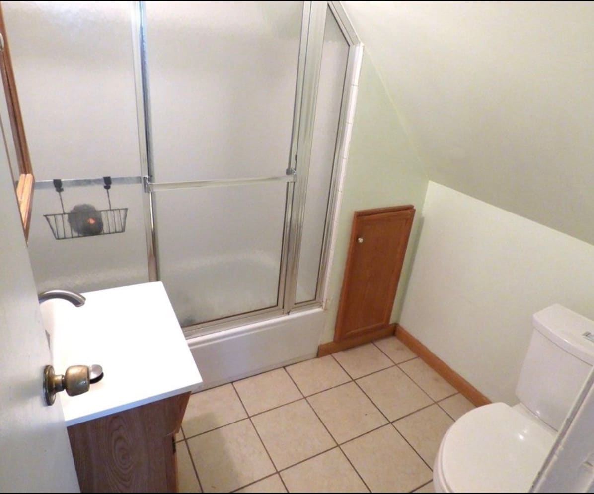 Building Photo - 298 Main St