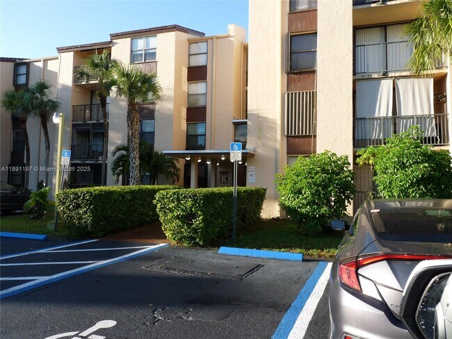 Building Photo - 14601 N Kendall Dr