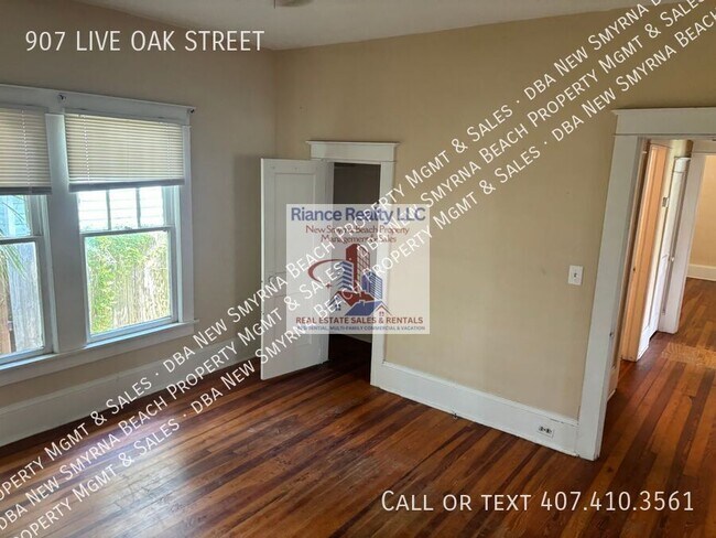 Building Photo - 907 Live Oak St