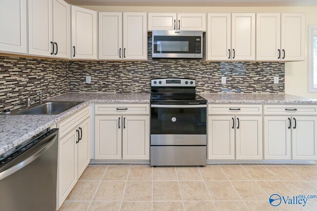 Building Photo - 2423 Medaris Rd NW