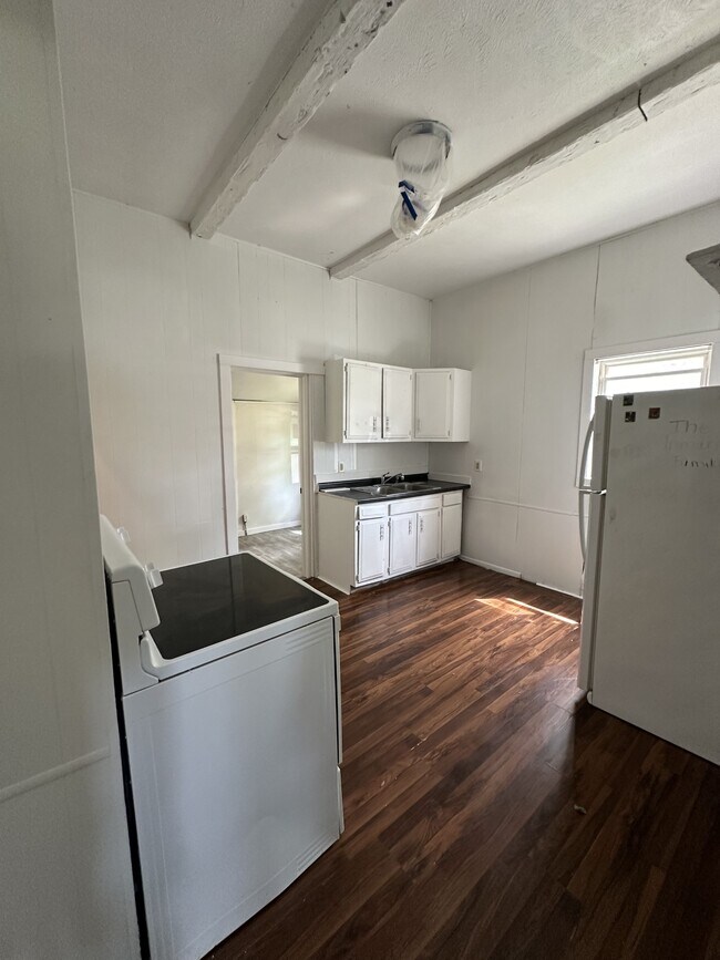 Building Photo - 507 Fir St