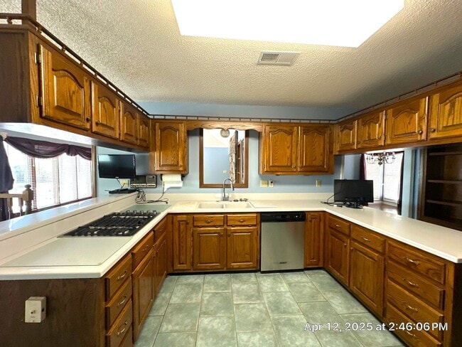 Building Photo - Live on the Lake in Lakeland!!