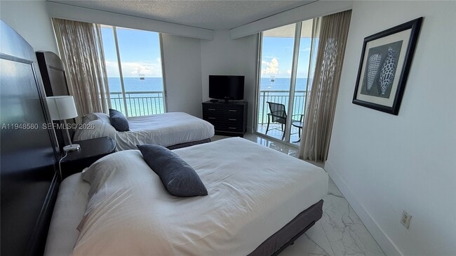 Building Photo - 17375 Collins Ave
