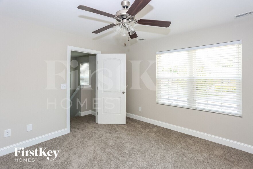 Building Photo - 2031 Samantha Dr