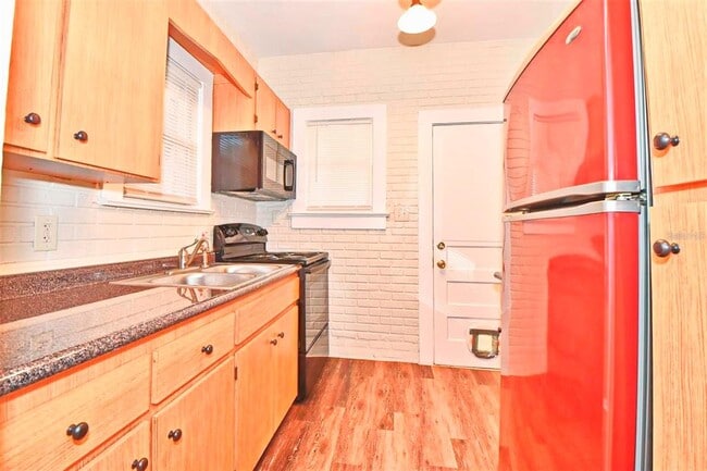 Building Photo - 1015 Martin St