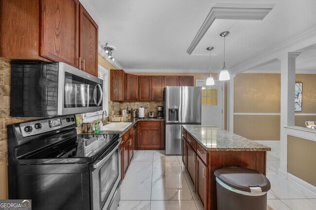 Building Photo - 4839 Lehigh Dr