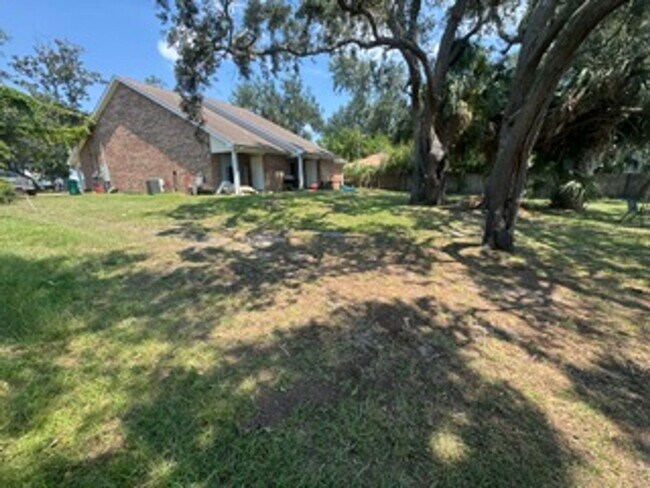 Building Photo - 6039 E Hwy 98