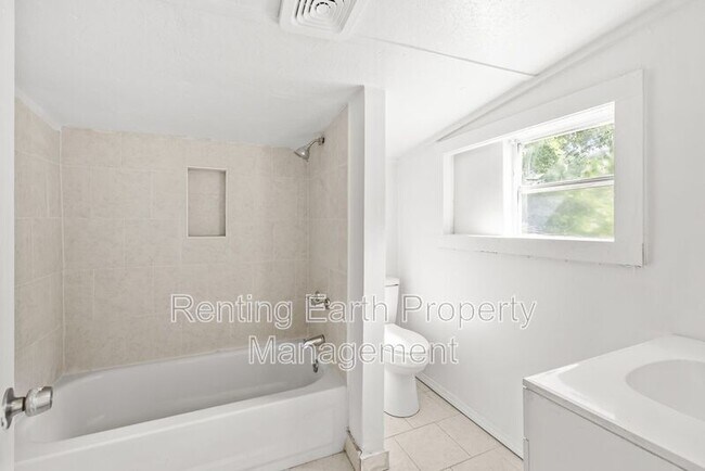 Building Photo - 3230 Arlington Ave