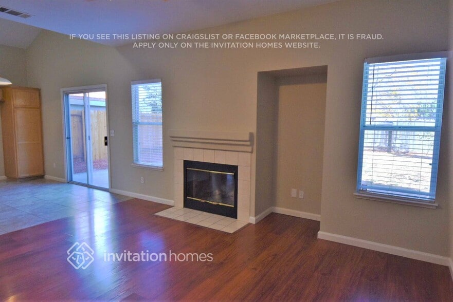 Building Photo - 5043 Comanche Way