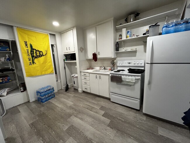 Building Photo - 775 E 820 N