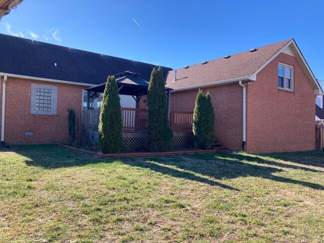 Building Photo - Lebanon Home in Summer Crest