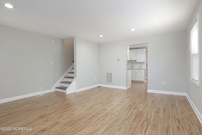 Building Photo - 811 Shore Concourse