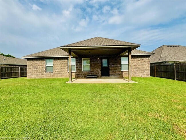 Building Photo - 9025 Wildwood Way