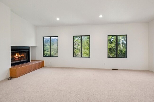 Building Photo - Charming 4BR Home Available in Private Portola Valley Cul de Sac