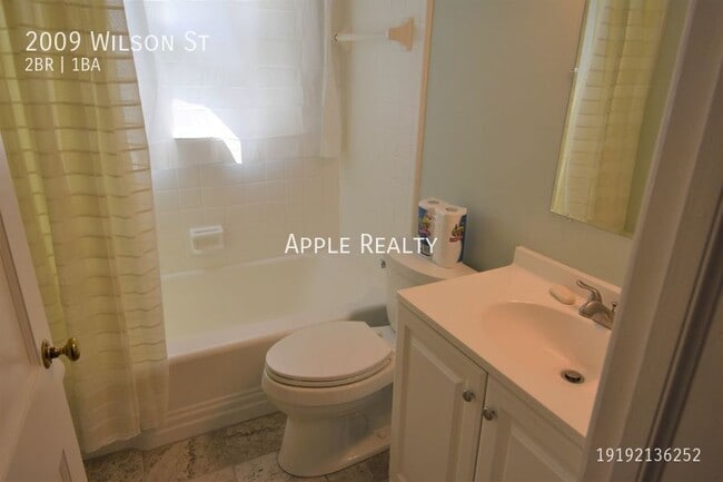 Building Photo - 2009 Wilson St