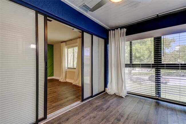 Building Photo - 2673 Sabal Springs Cir