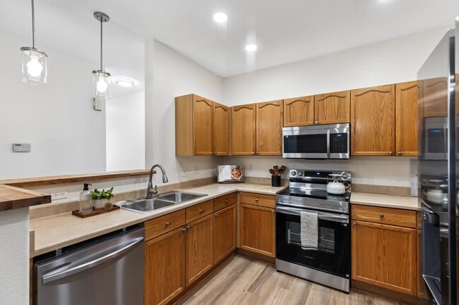Building Photo - 8456 S Hoyt Way