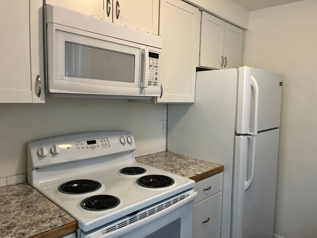 Building Photo - Rose Hill Duplex