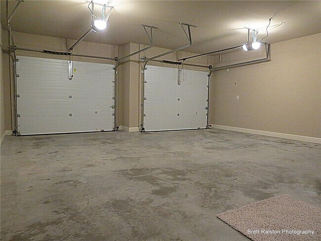 Building Photo - 6615 W Valley View Rd