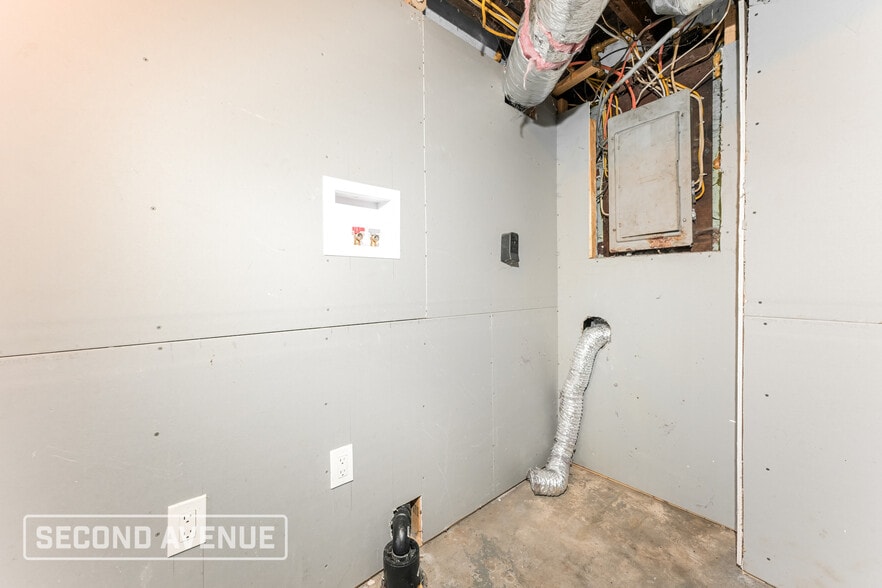 Building Photo - 8012 Elkhart St