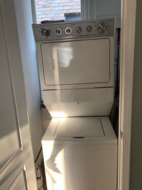 Building Photo - 2245 W Shakespeare Ave