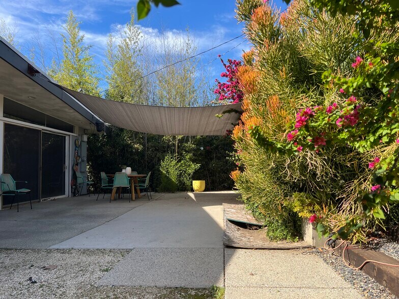 Building Photo - 5177 Carlingford Ave