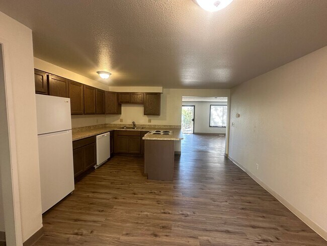 Building Photo - 1835 Dawn Ct