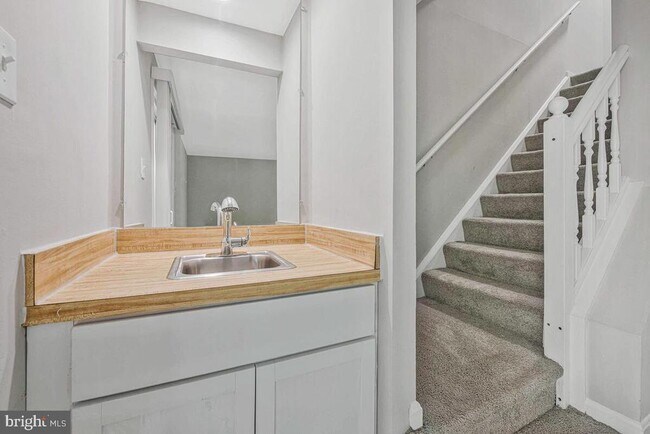 Building Photo - 22 Craftsman Ct