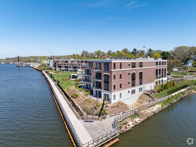 Building Photo - The Residences at Glen Harbor