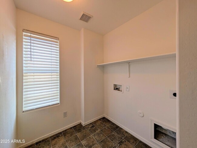 Building Photo - 3848 E Pollack St