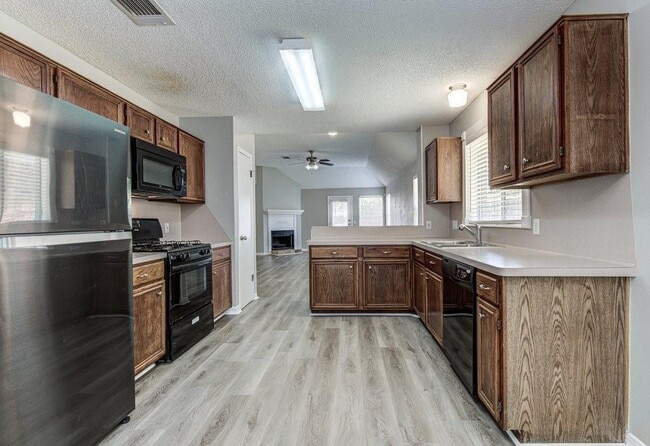Building Photo - 16900 Simsbrook Dr